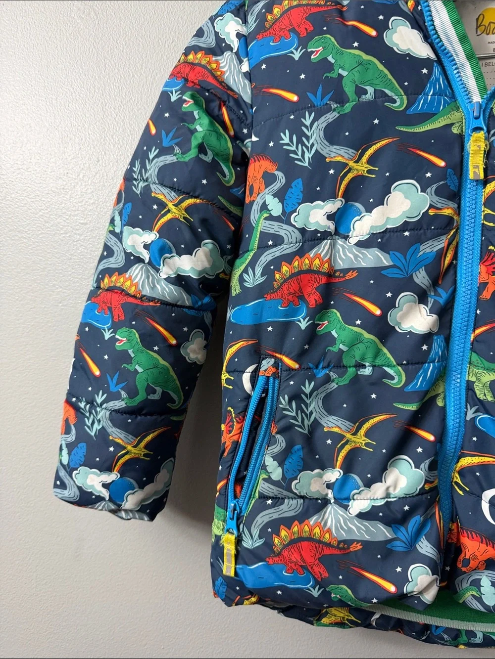 Boden Navy Dino-Print Puffer Jacket with Bright Multicolor Dinosaurs 8/9